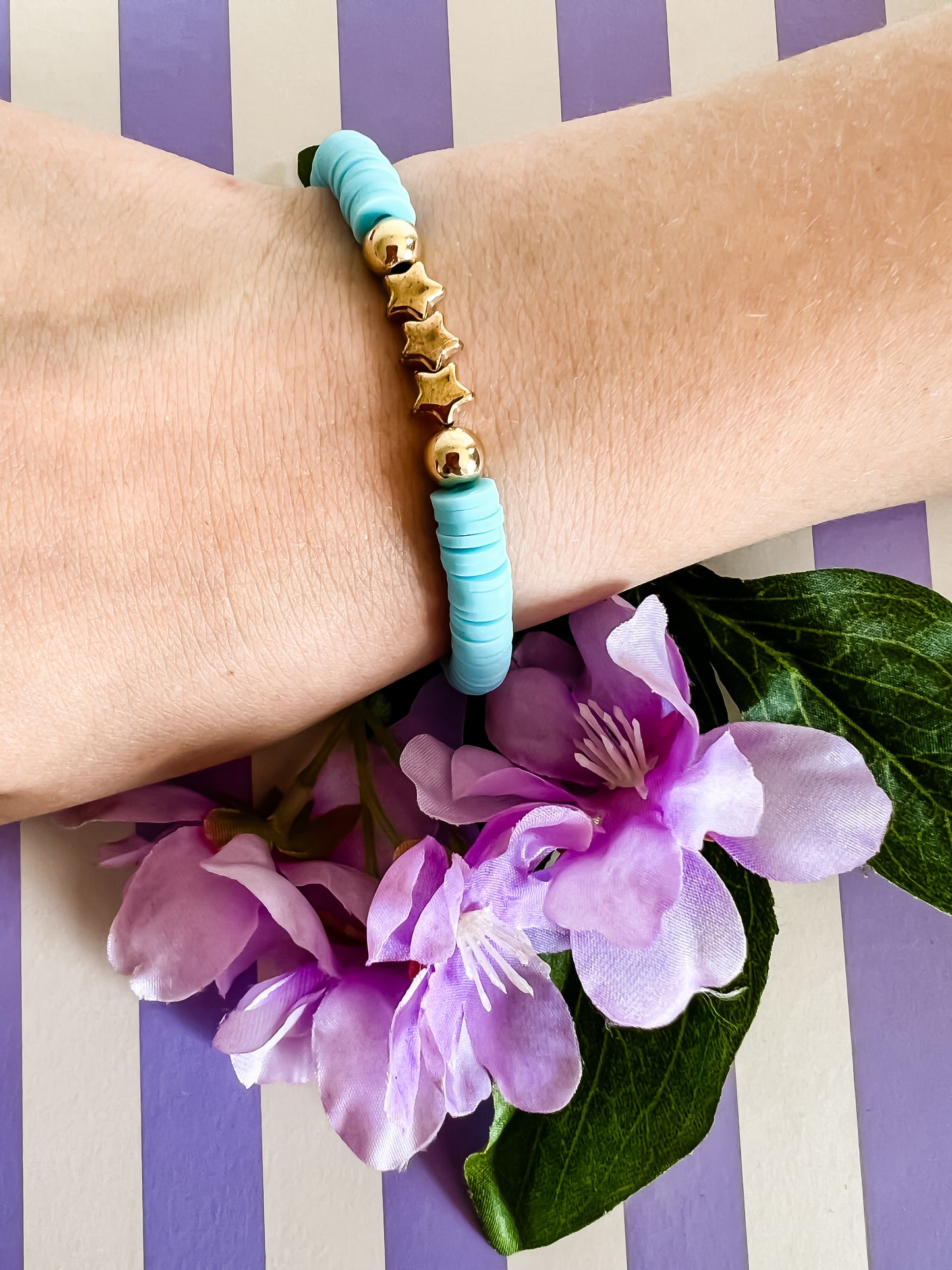 Stella Armband – Lichtblauw & Goud met Drie Fonkelende Sterren