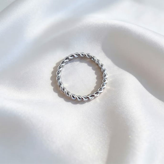 Handgemaakte Twillo ring van By Sophie Jewels, minimalistisch en uniek design voor dames.