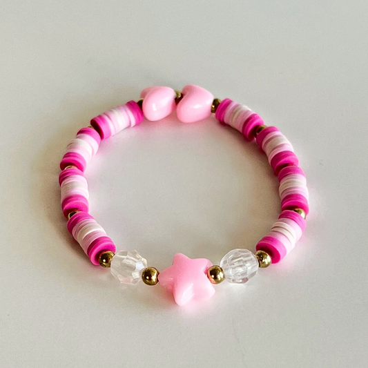 Knalroze, lichtroze en beige katsuki armband met vergulde kraaltjes, roze ster en hart kralen - handgemaakt bysophiejewels